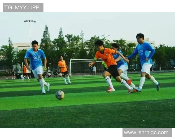 父辈们心中的足球偶像与他们的青春记忆交织的故事